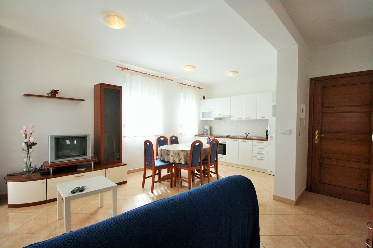 Apartment Bilic With Balcony Пореч Экстерьер фото