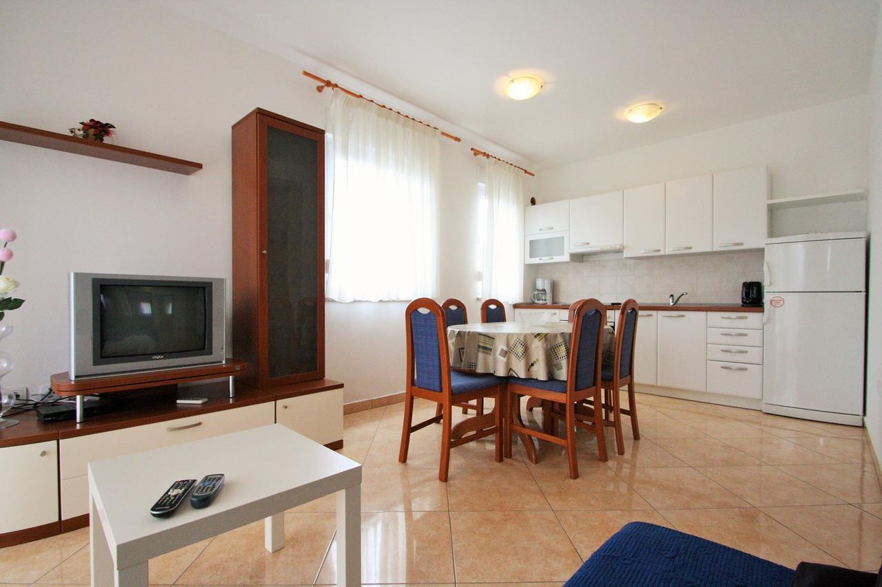 Apartment Bilic With Balcony Пореч Экстерьер фото