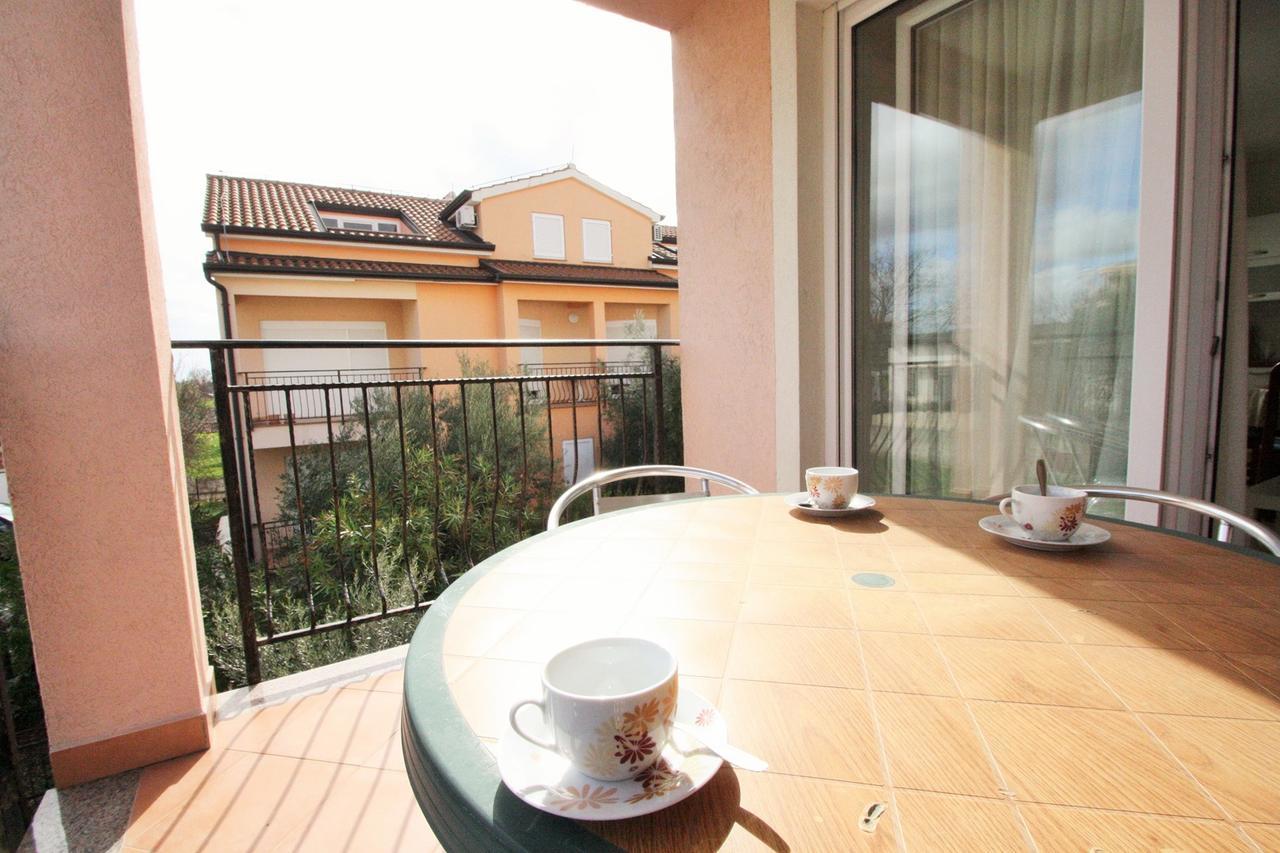 Apartment Bilic With Balcony Пореч Экстерьер фото