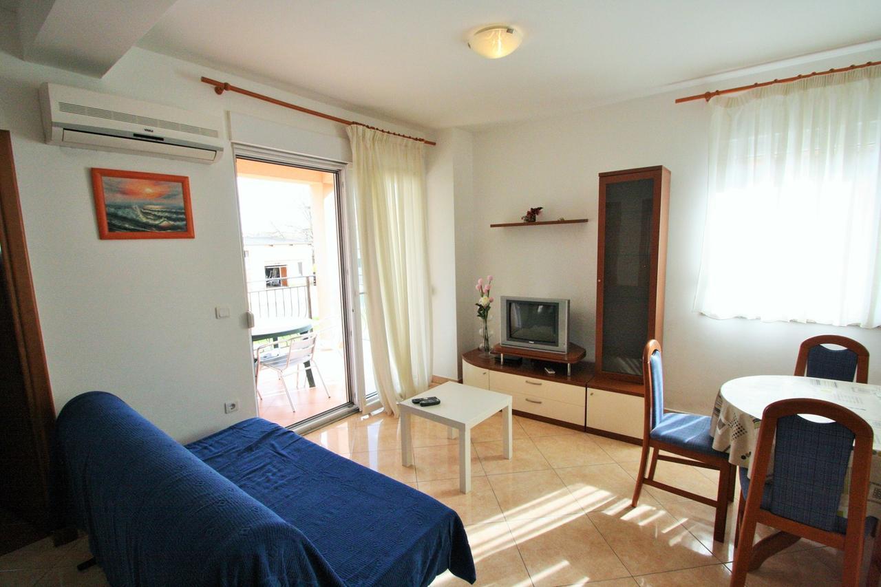 Apartment Bilic With Balcony Пореч Экстерьер фото