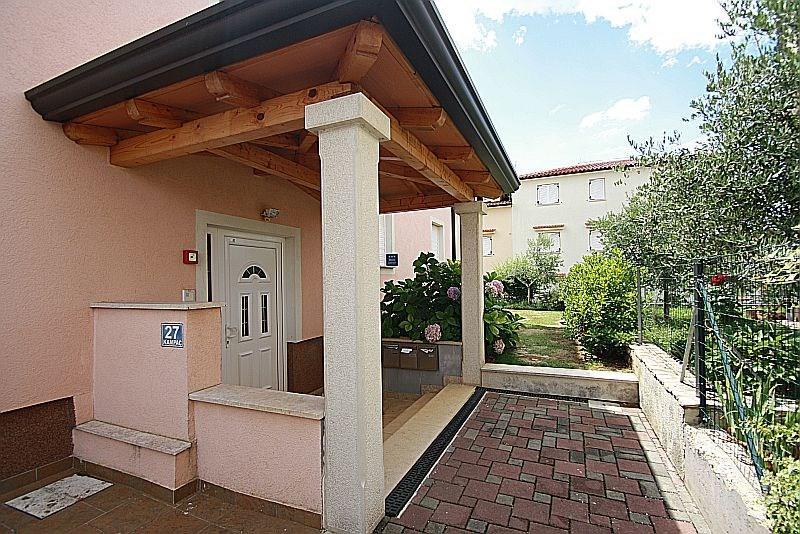 Apartment Bilic With Balcony Пореч Экстерьер фото