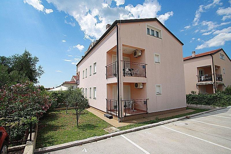 Apartment Bilic With Balcony Пореч Экстерьер фото